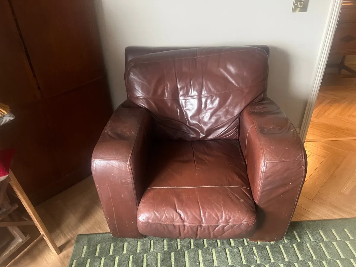 Leather couch - Image 2