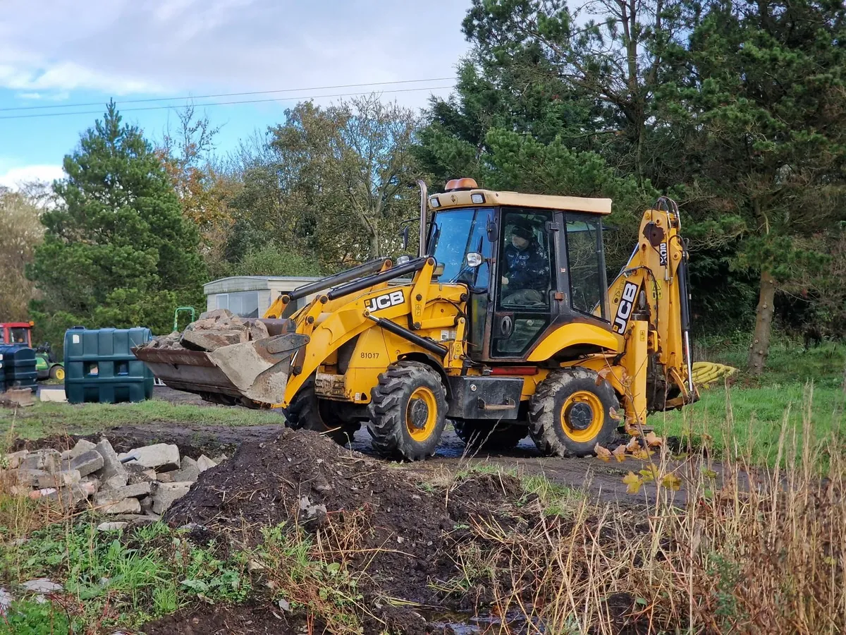 JCB 2CX Streetmaster Digger Breaker 4 in 1 Loader - Image 3