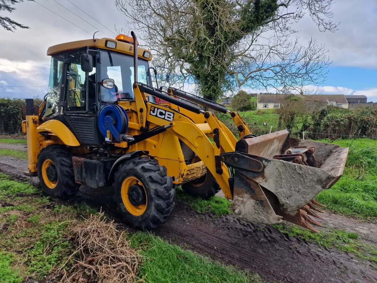 JCB 2CX Streetmaster Digger Breaker 4 in 1 Loader - Image 1