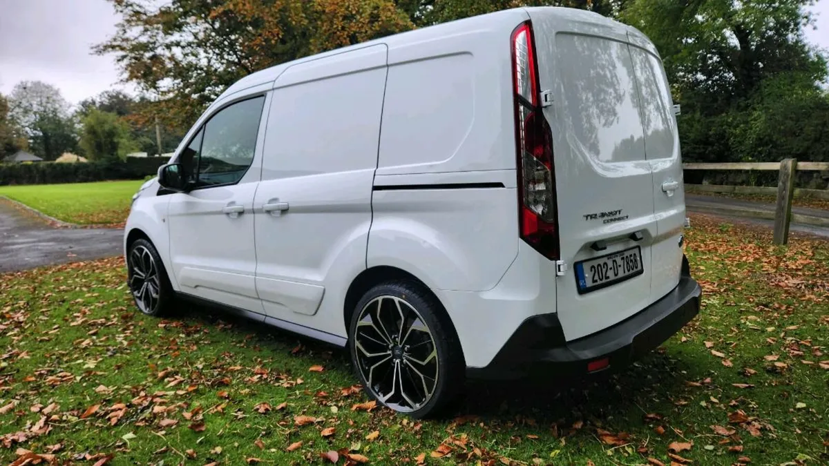 Ford Transit Connect Limited 120bhp - Image 4