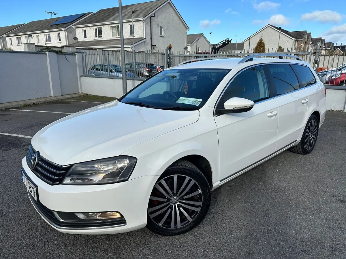 Volkswagen Passat 2012 - Image 1
