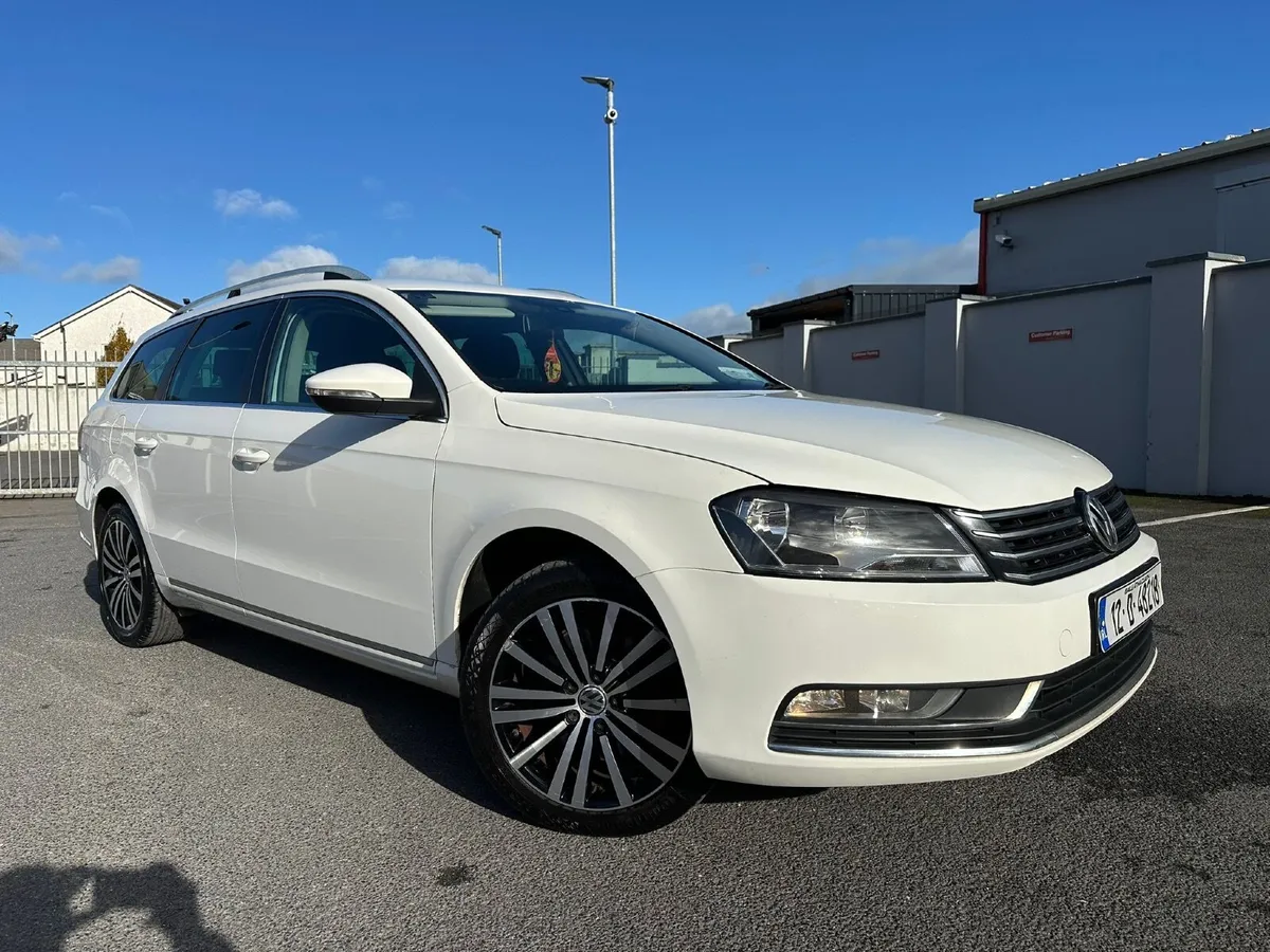 Volkswagen Passat 2012 - Image 2