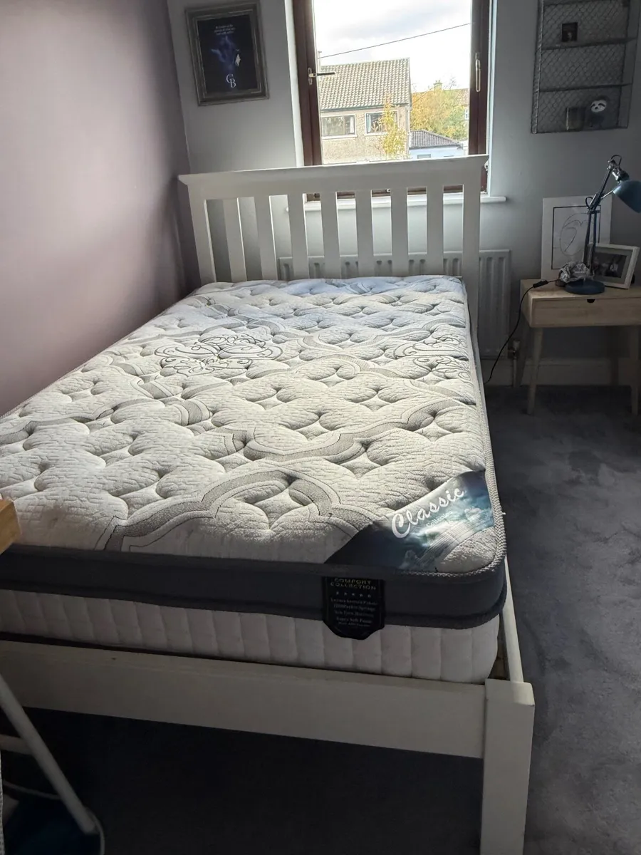 Wooden frame 4ft Bed and mattress - Image 1