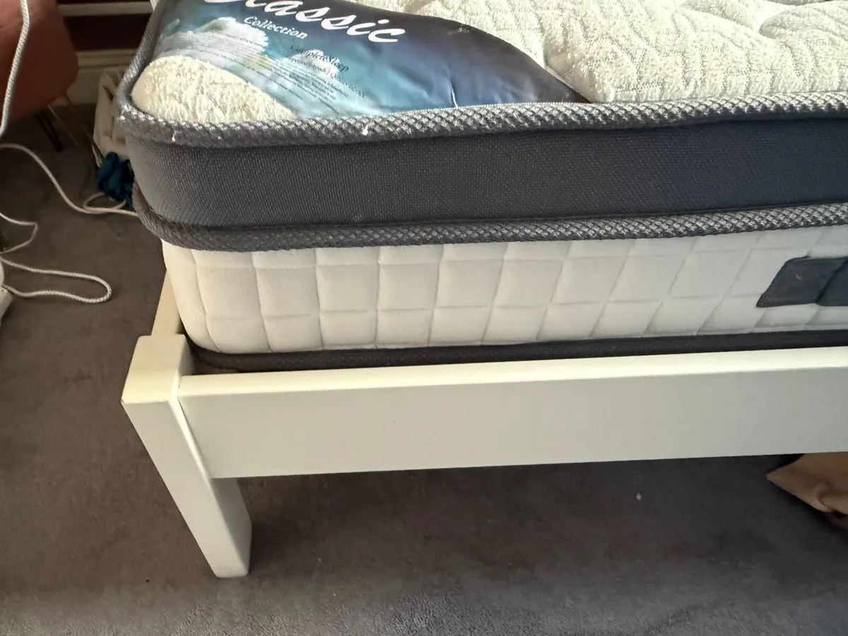 Wooden frame 4ft Bed and mattress - Image 3