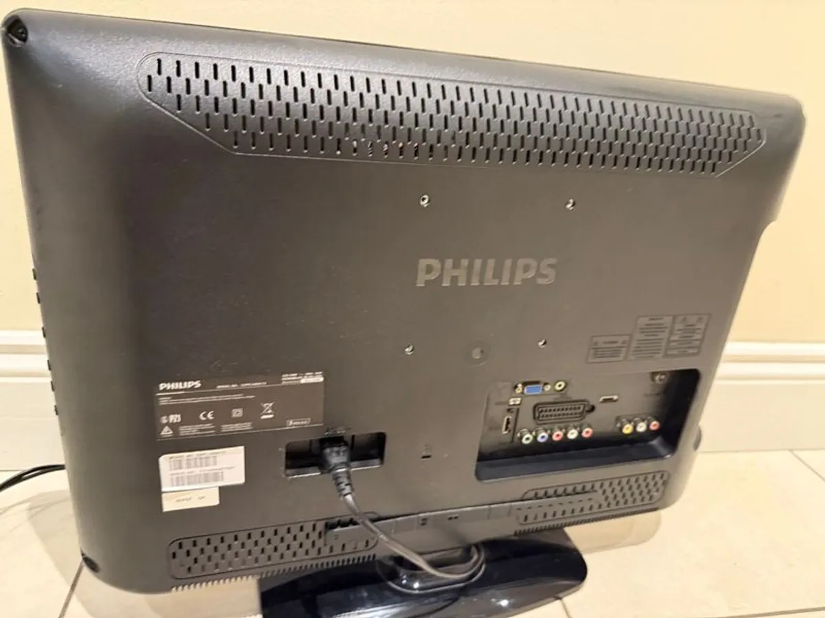 Philips LCD TV with Digital Crystal Clear 56 cm (22") HD Ready - Computer monitor- Model: 22PFL3404 - Image 4