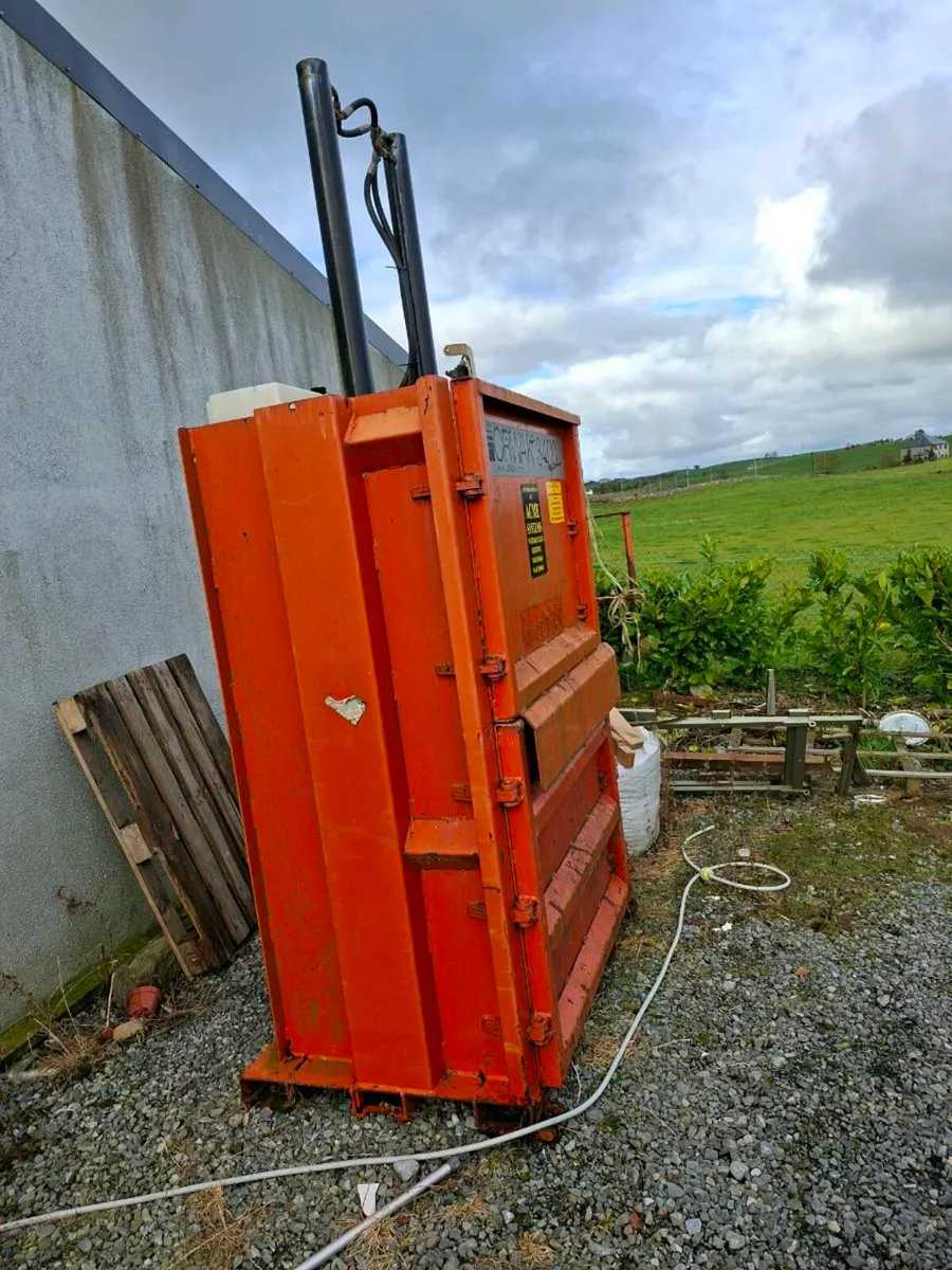 Baler - Image 2