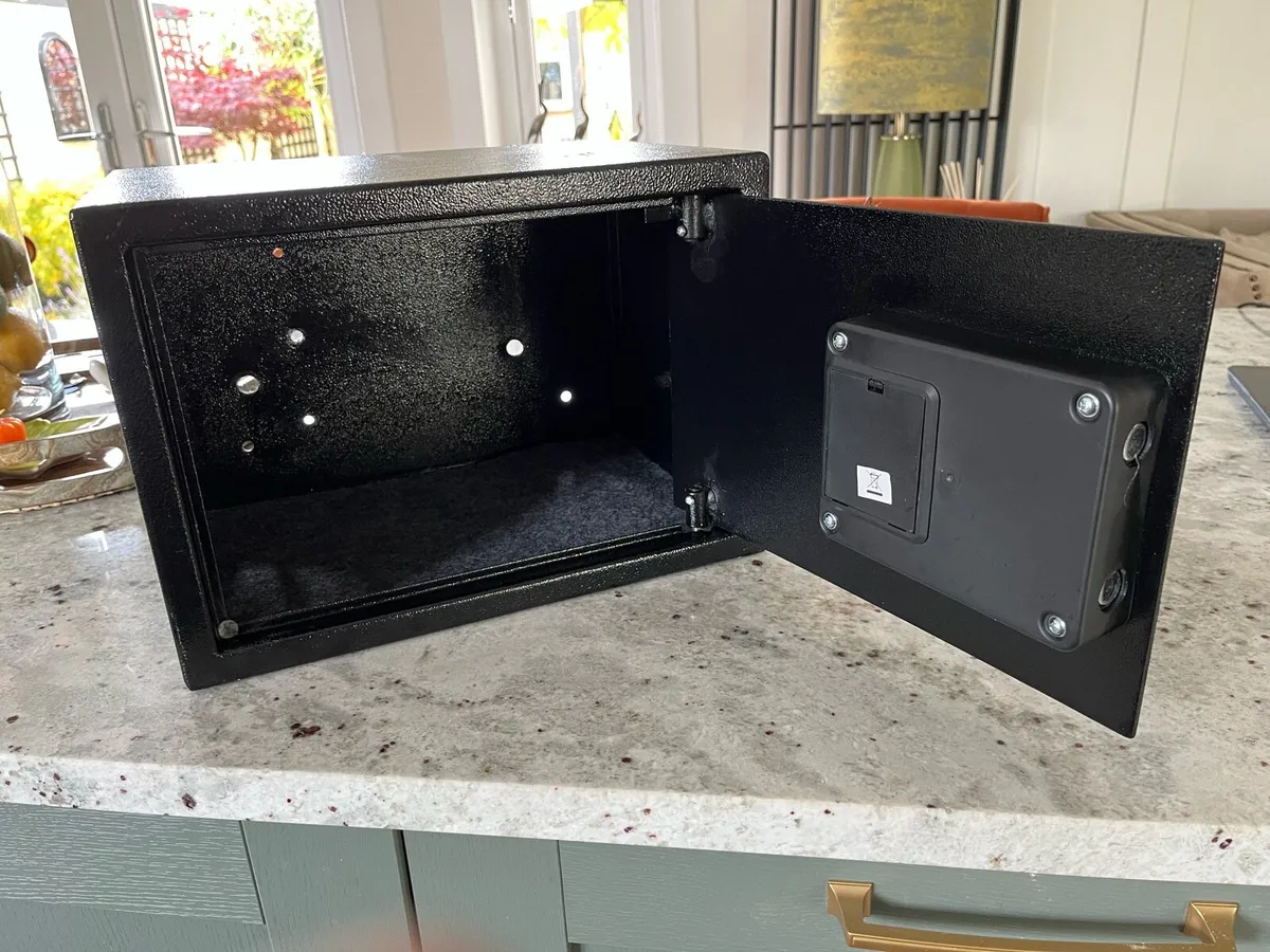 Yale Digital Home Safe - Image 2