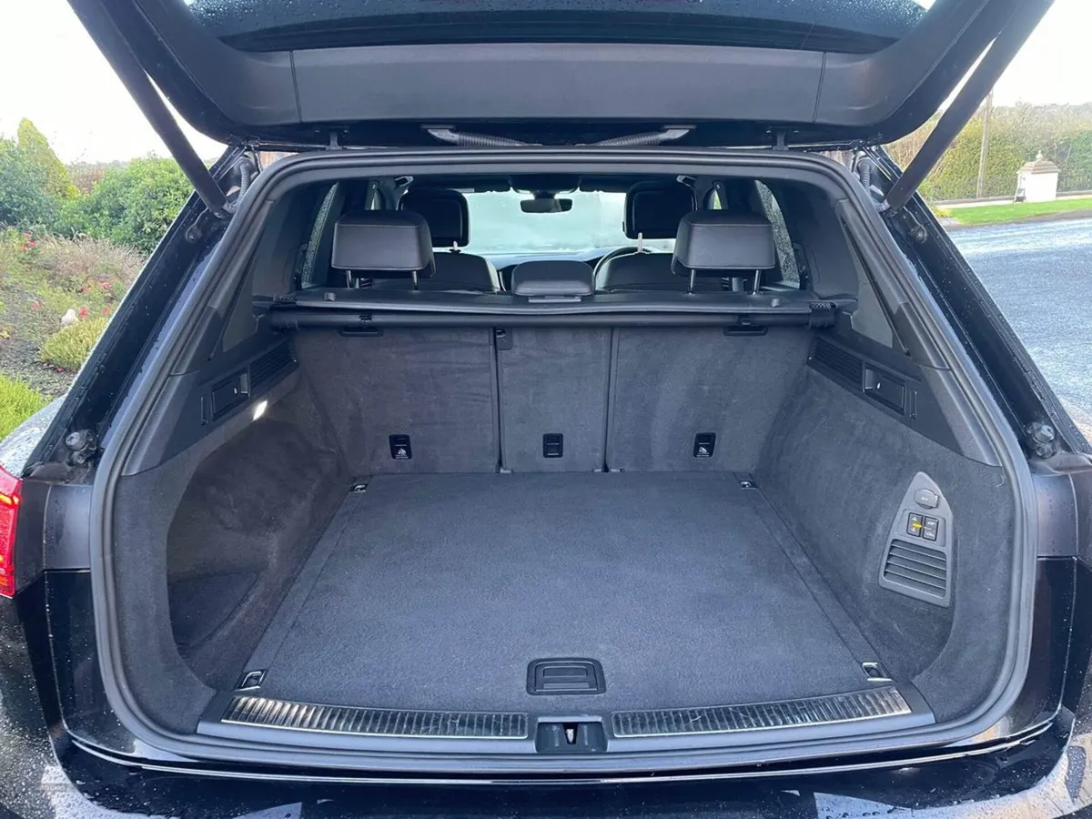 Volkswagen Touareg Diesel Estate - Image 3