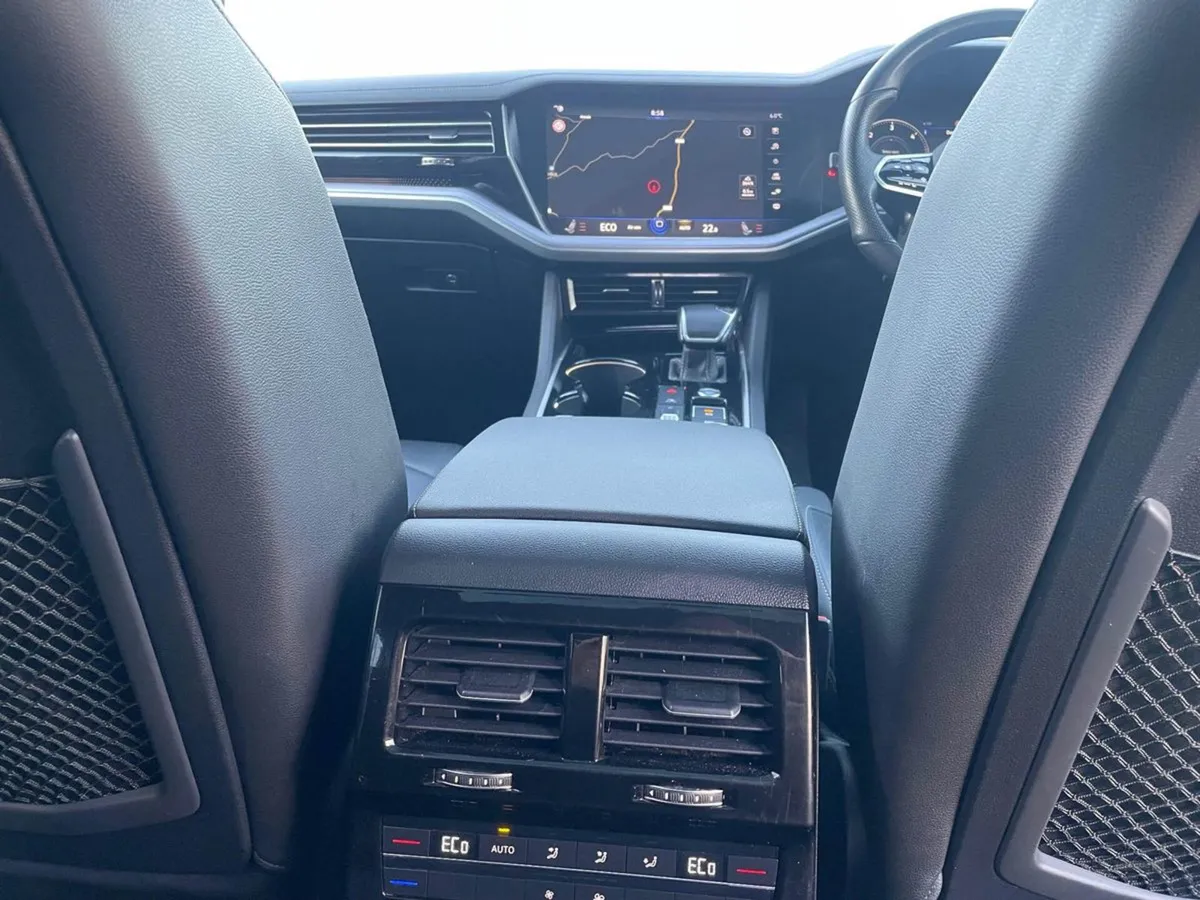 Volkswagen Touareg Diesel Estate - Image 4