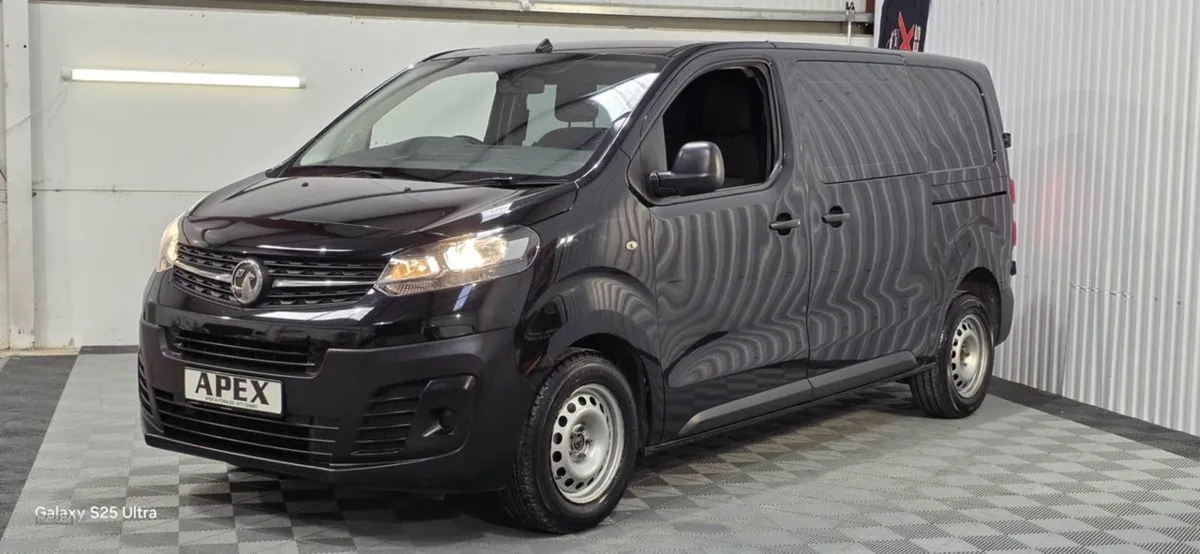 Vauxhall Vivaro Crew CAB 6 Seater - Image 2