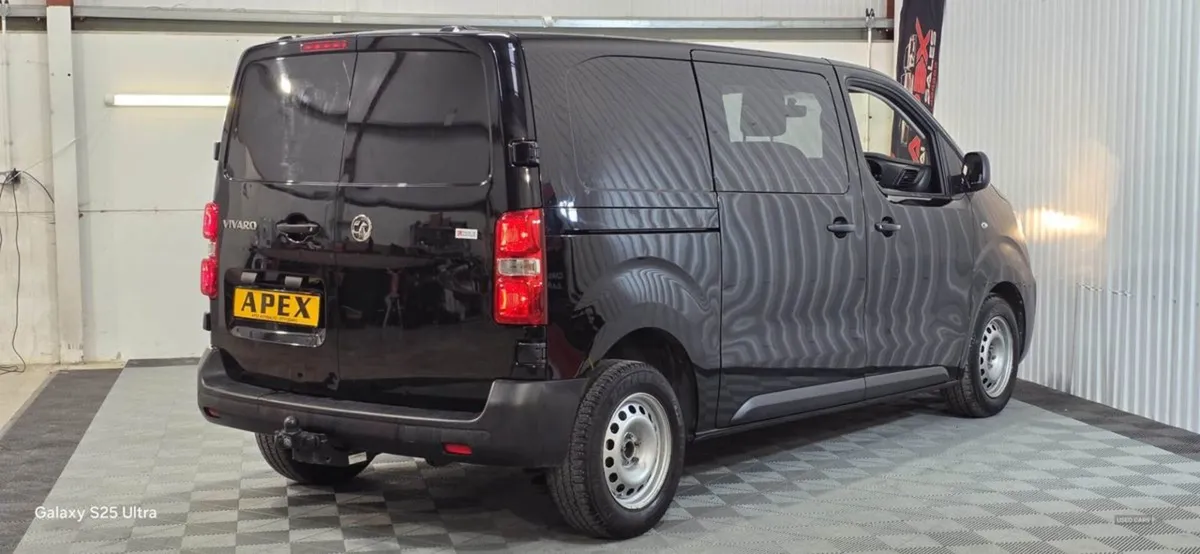 Vauxhall Vivaro Crew CAB 6 Seater - Image 4