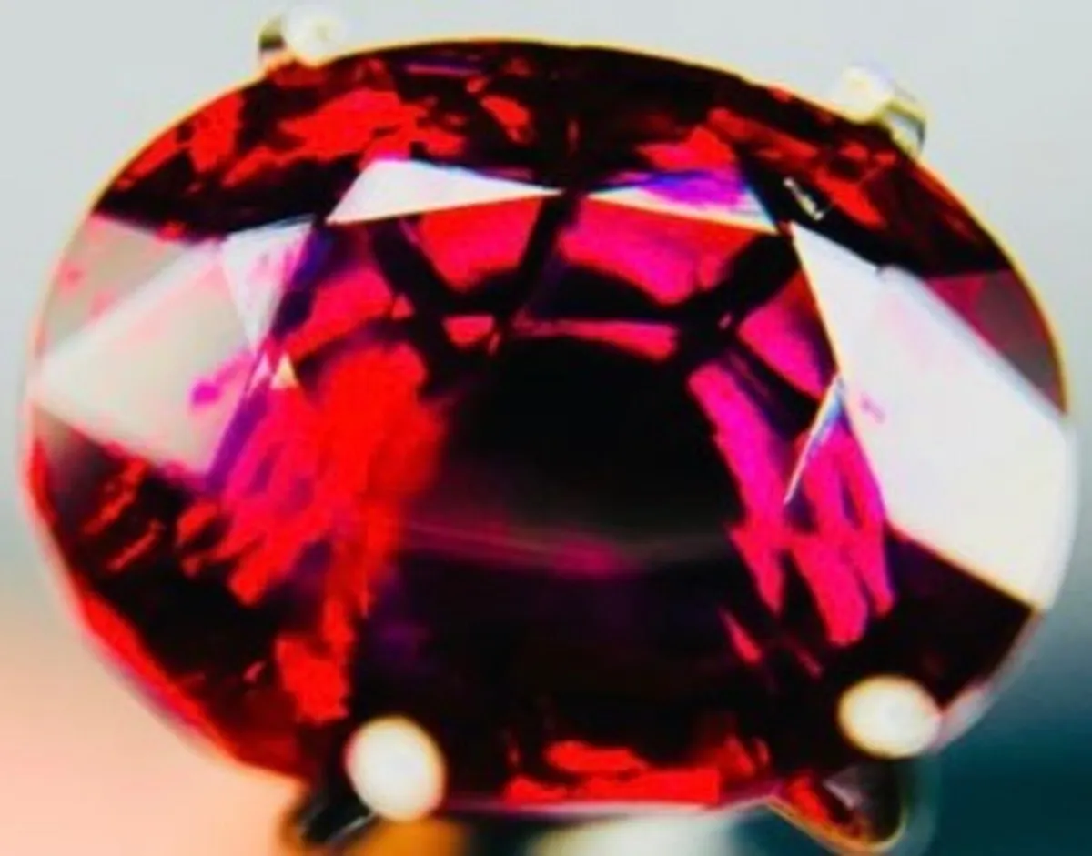 Pigeon Blood Ruby 3.04 ct - Image 2
