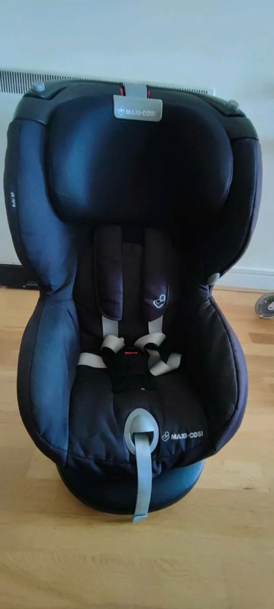 Maxi Cosi car seat - Image 1