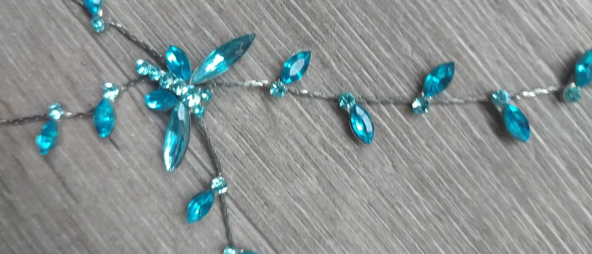Blue rhinestones necklece never worn - Image 1