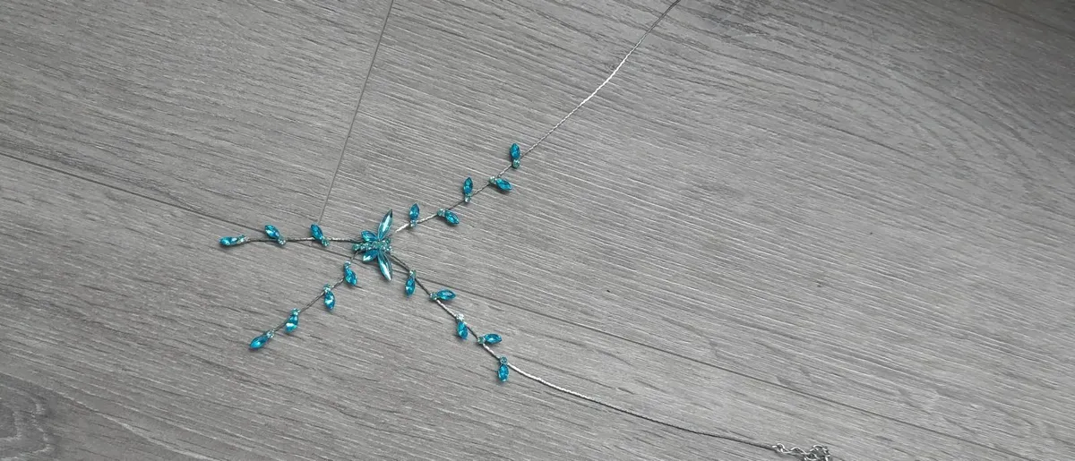 Blue rhinestones necklece never worn - Image 2