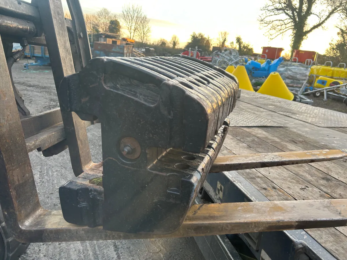 New Holland TLA/T5000 Front Weights - Image 1