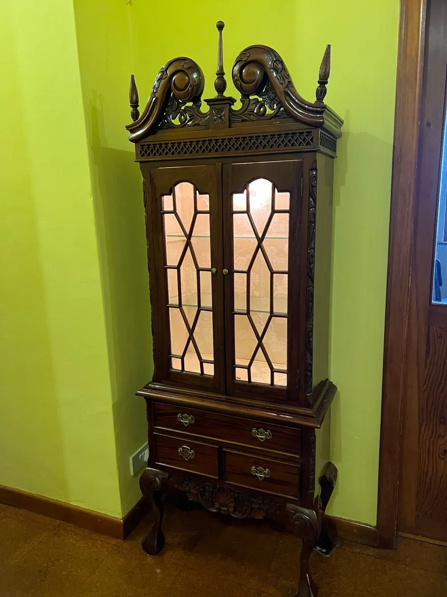 Display cabinet with draws - Image 1