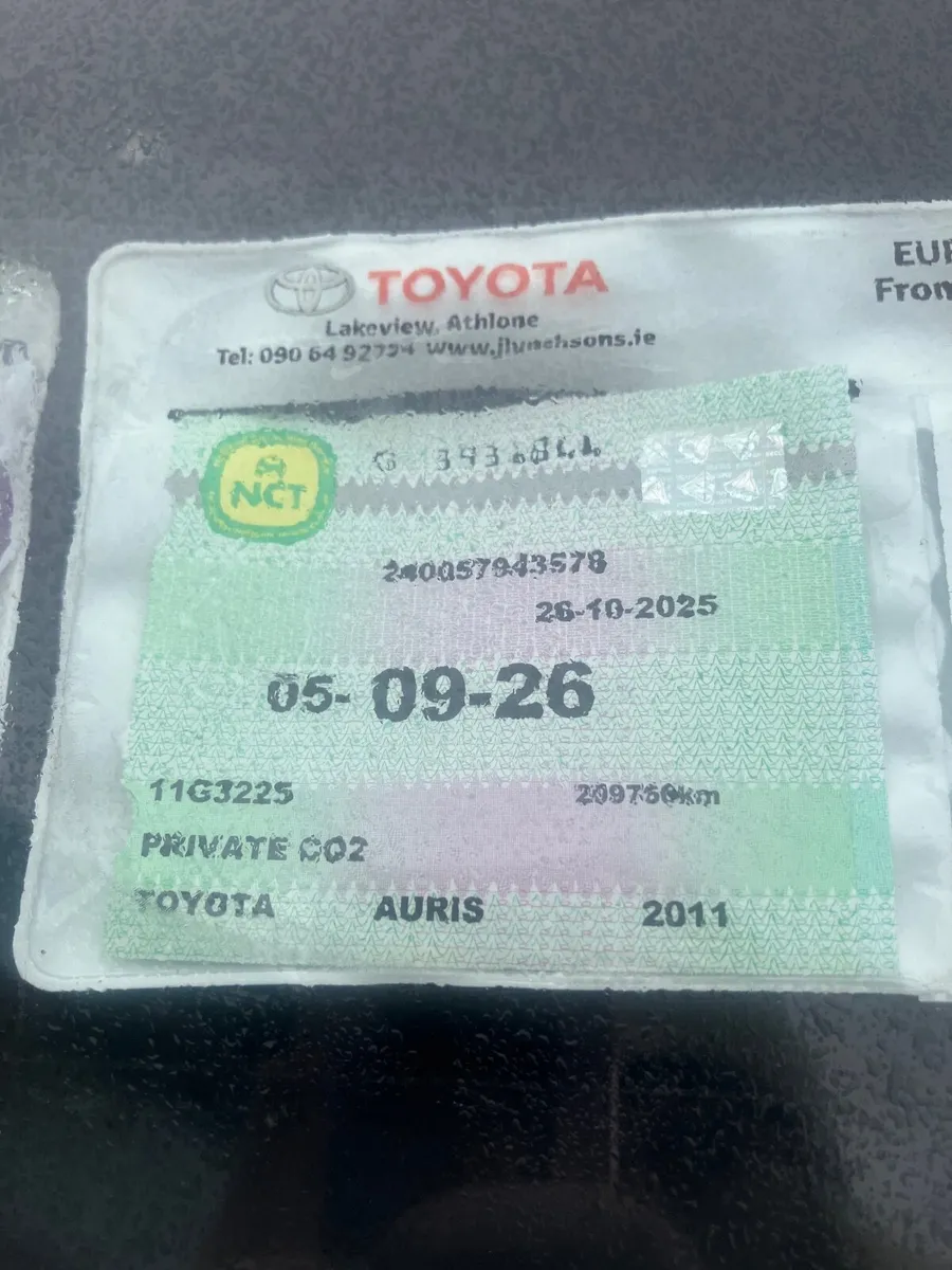 Toyota Auris sport 2011 - Image 2