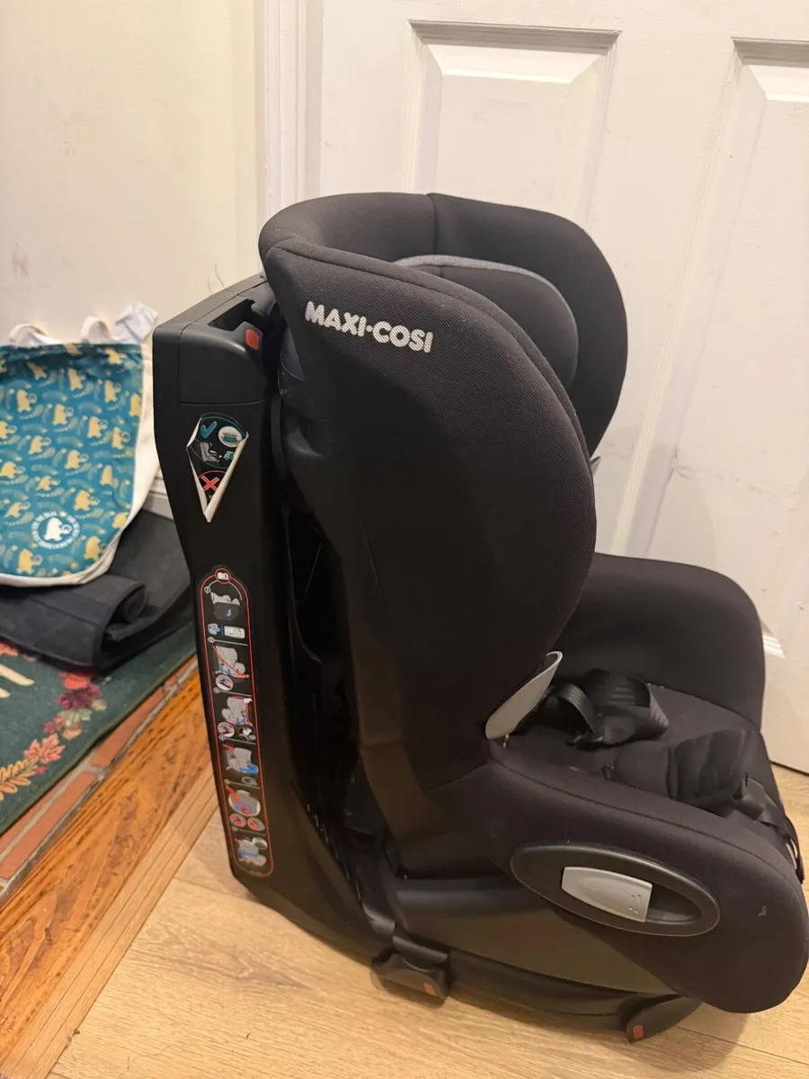 Car Seat - Image 1