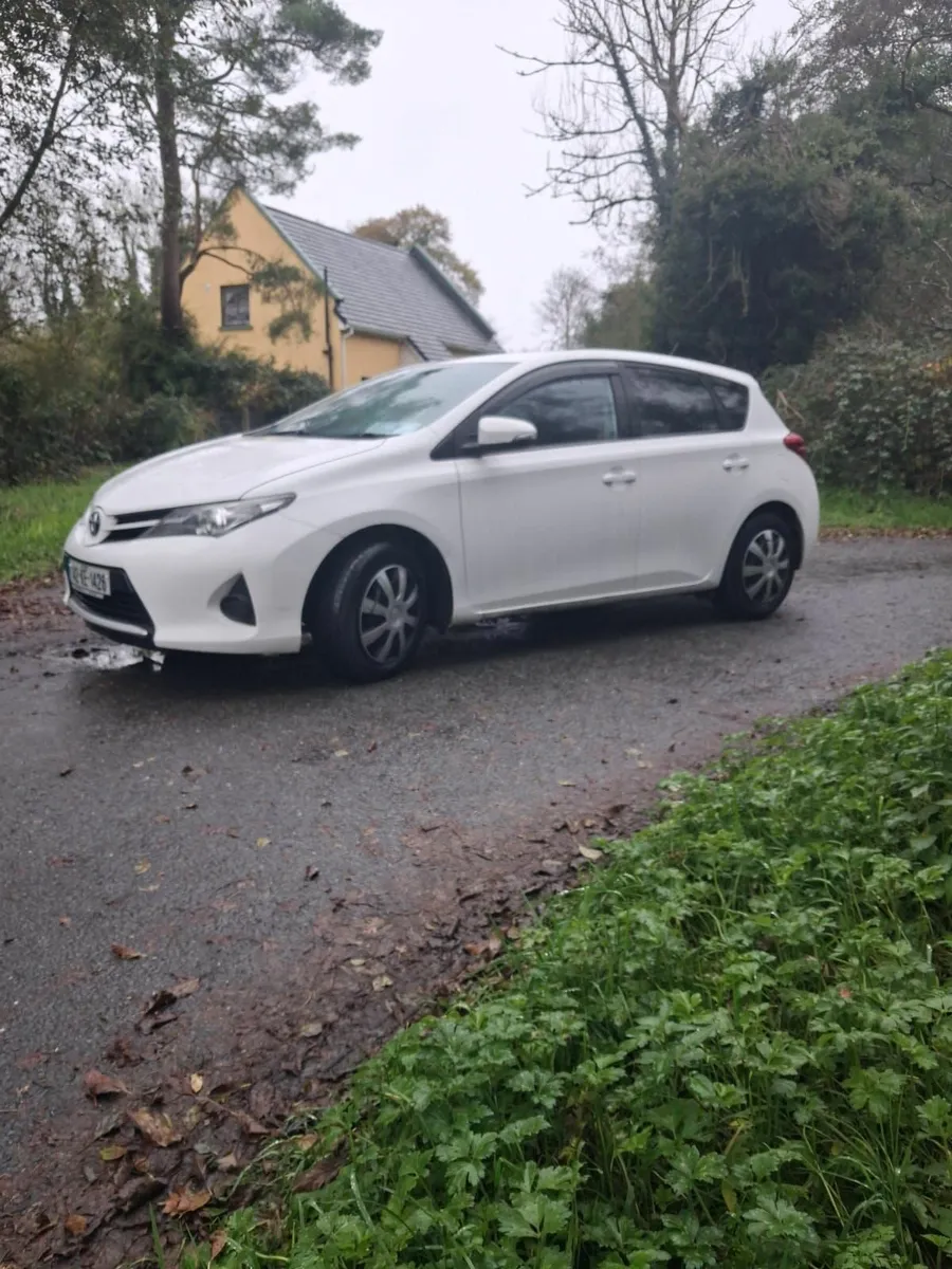 Toyota Auris 2014 - Image 2
