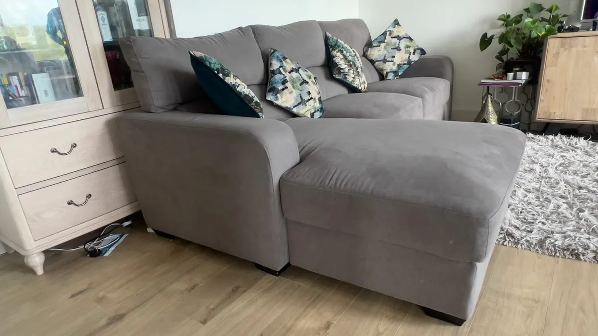 L-Shaped Sofa with Chaise - Image 2