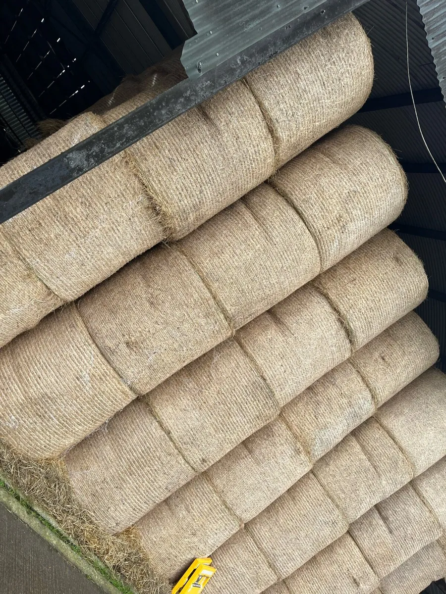 300 bales of top quality hay - Image 1