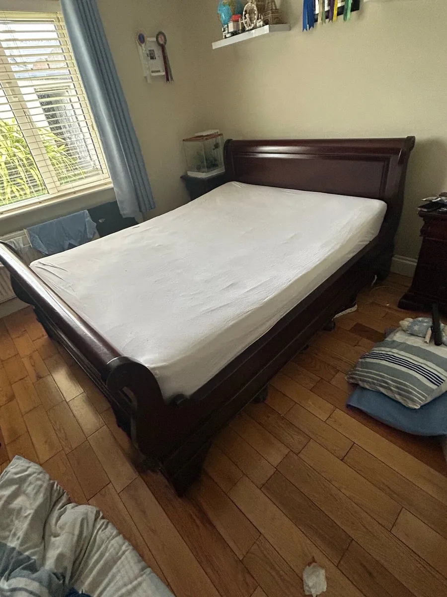 King size bed and lockers - Image 1