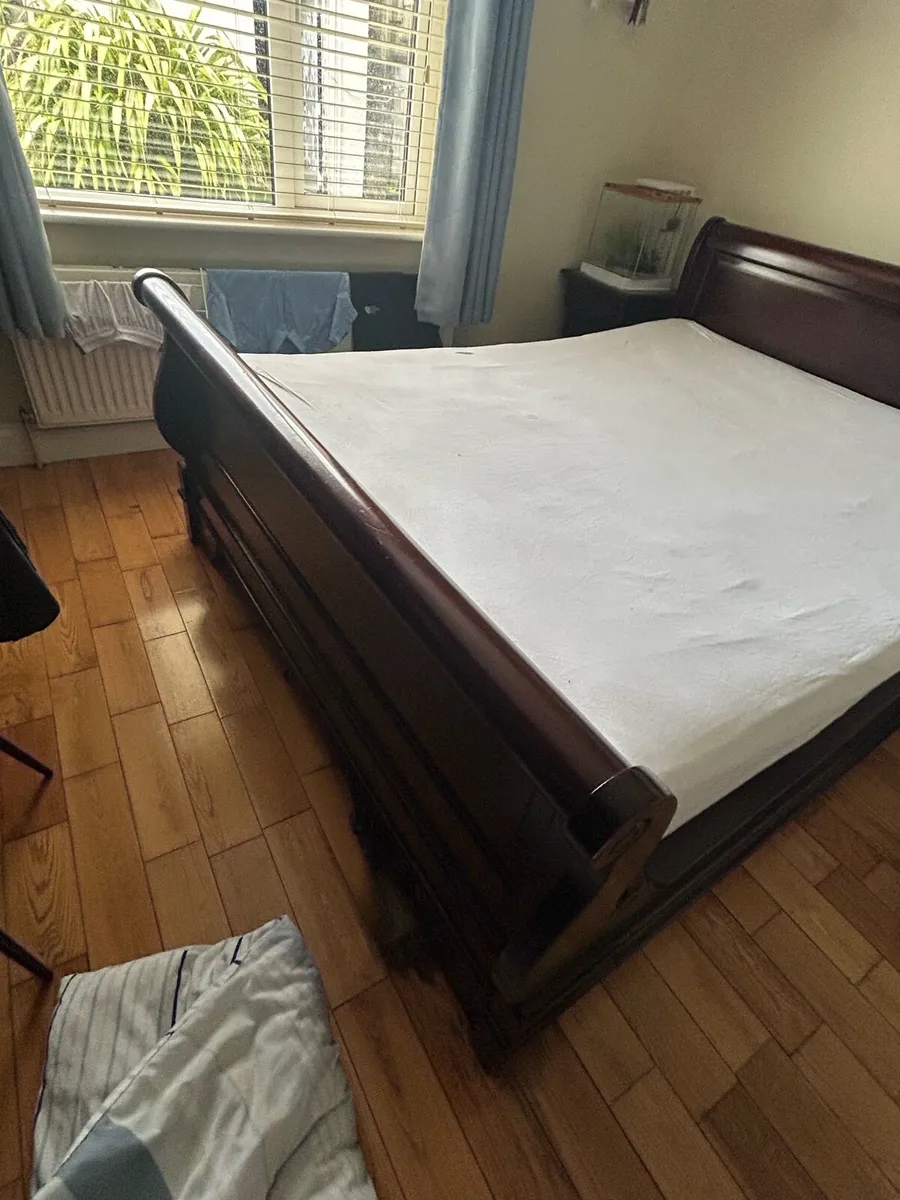 King size bed and lockers - Image 3