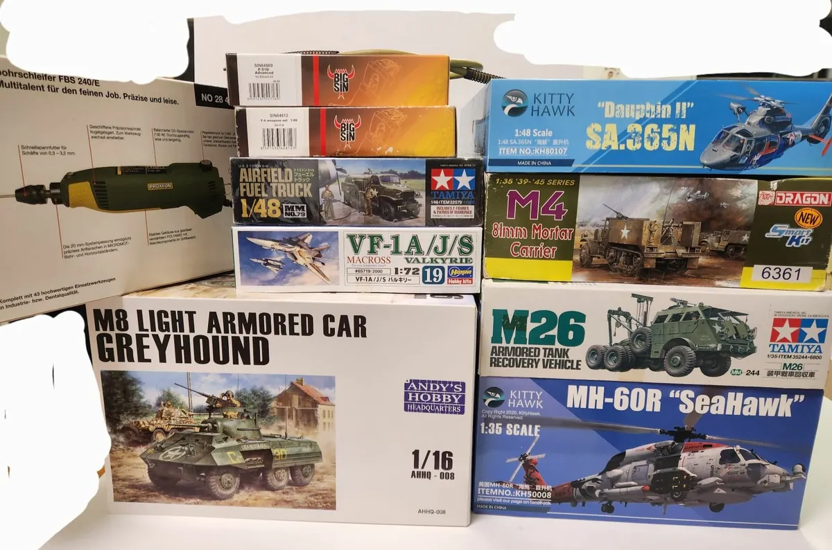 Lot of 9 Scale Model Kits 1/16 1/35 1/48 1/72 - Image 1