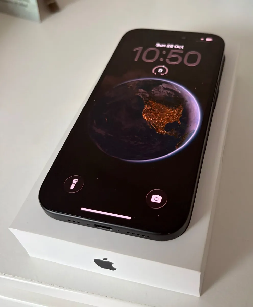 iPhone 15, Black, 256GB - Image 1
