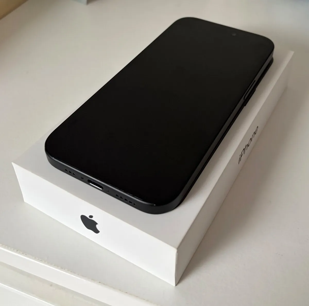 iPhone 15, Black, 256GB - Image 2