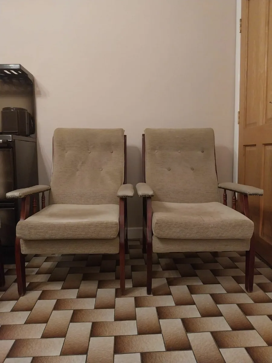 FOR SALE: 3 Piece Suite - Image 2