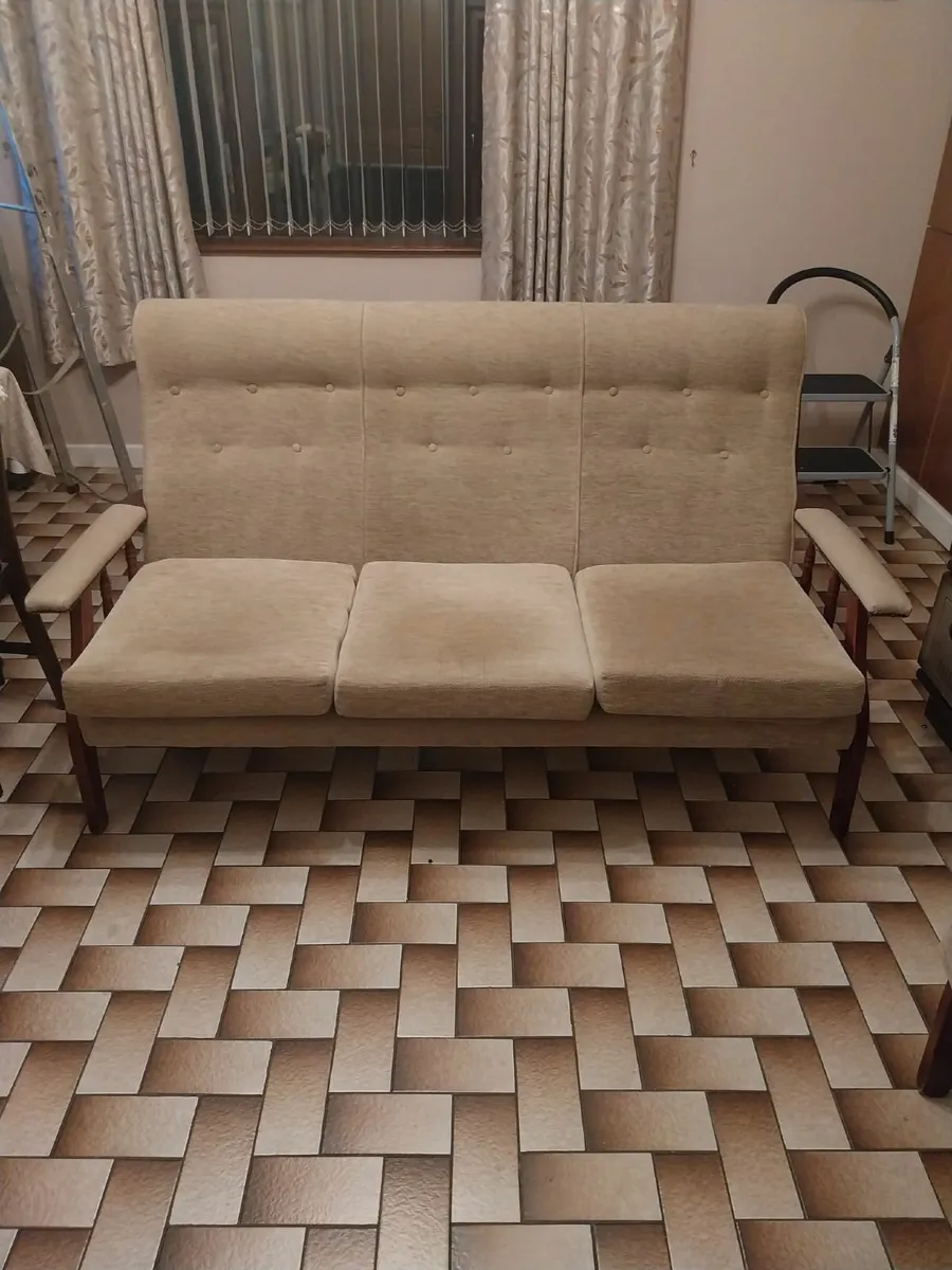 FOR SALE: 3 Piece Suite - Image 1