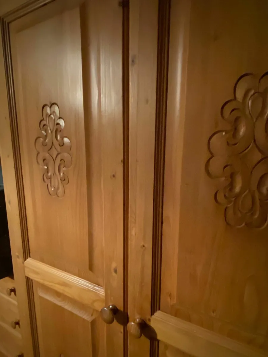 Solid wood wardrobe - Image 2