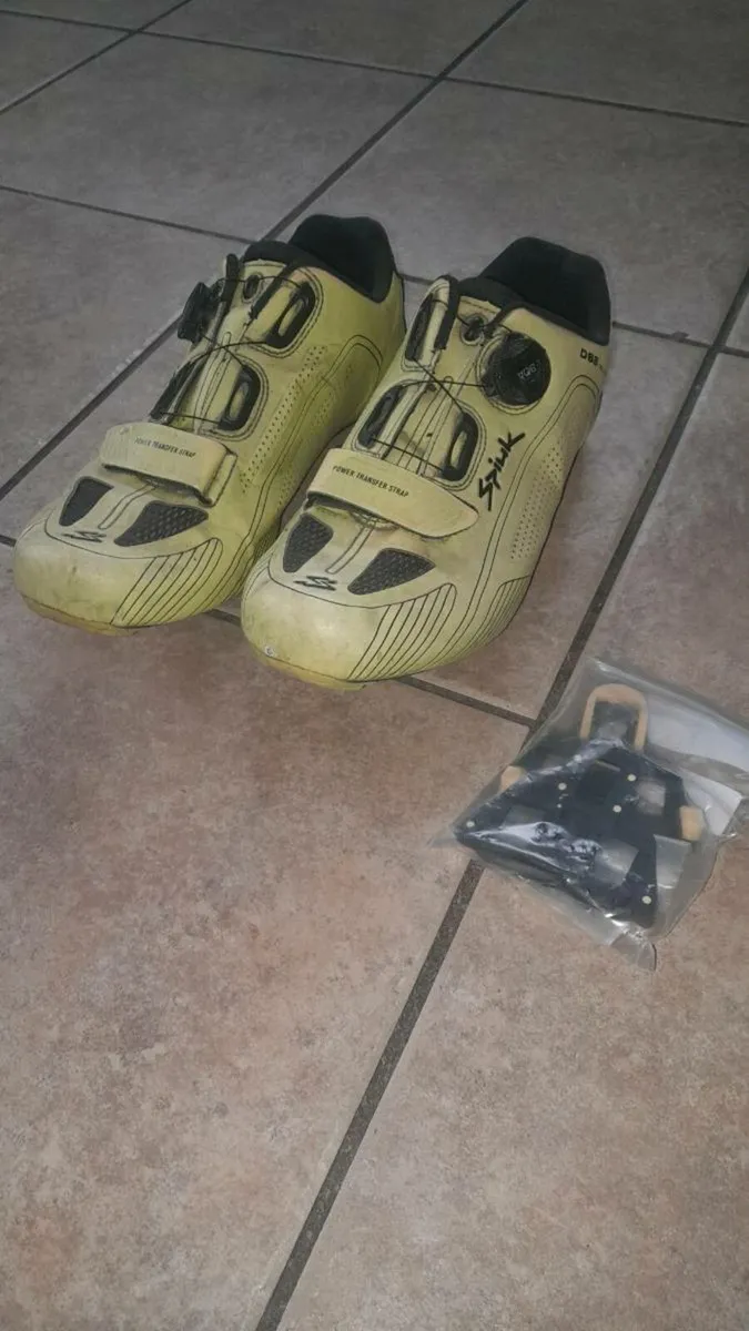 Cycling shoes - Image 1