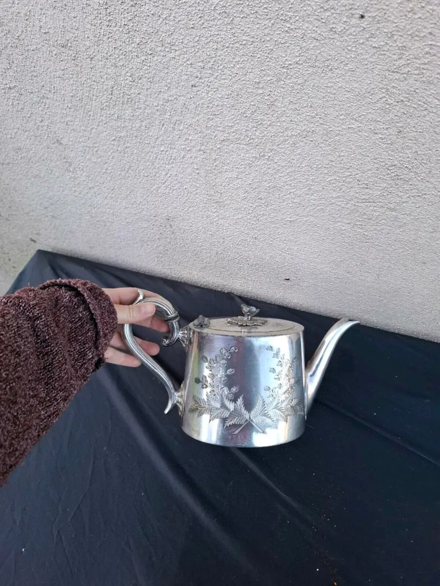 Silver platted tea pot postage possible - Image 1