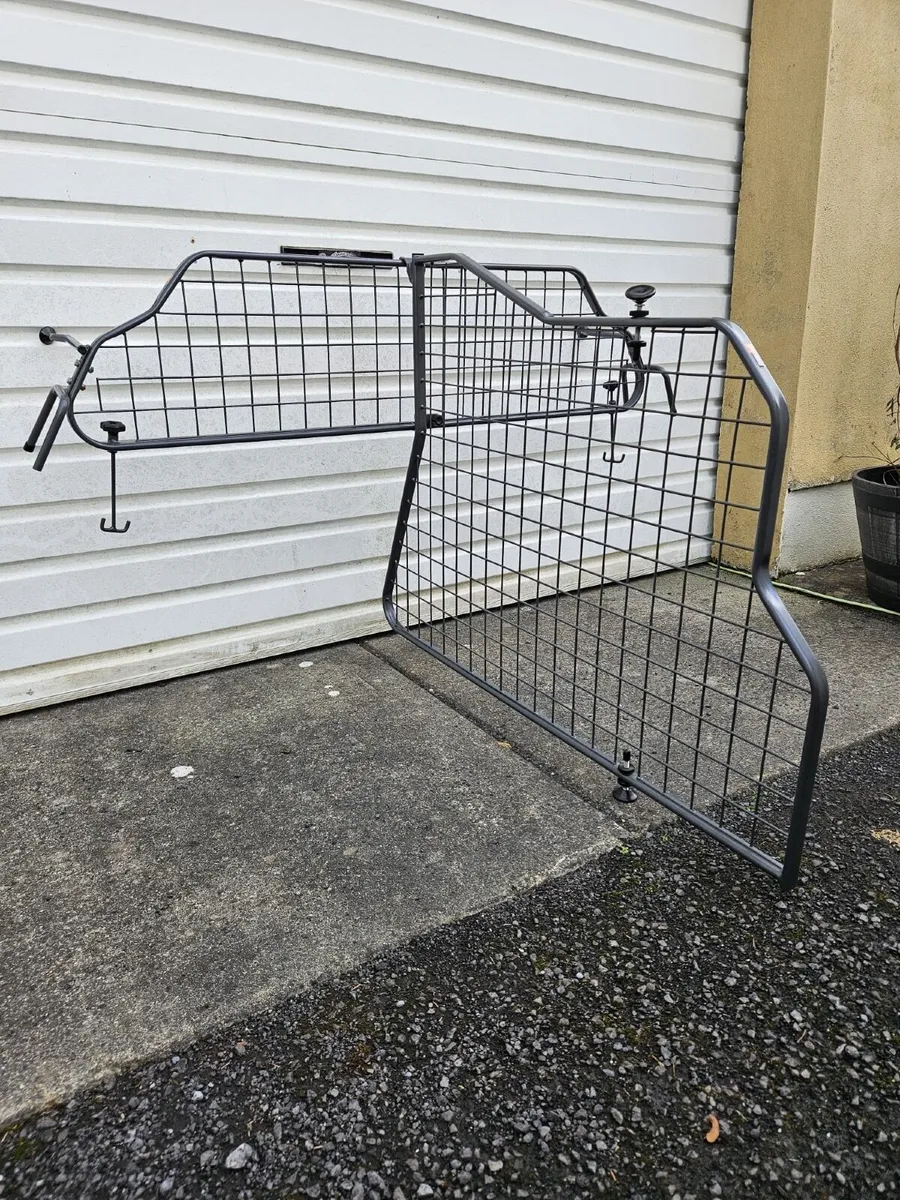 Travall Dog Guard & Divider.  Mondeo 2010-2014 Hat - Image 1