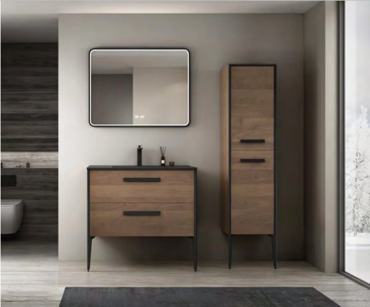 Free standing bath tub,  Vanity,  Taps - Image 3