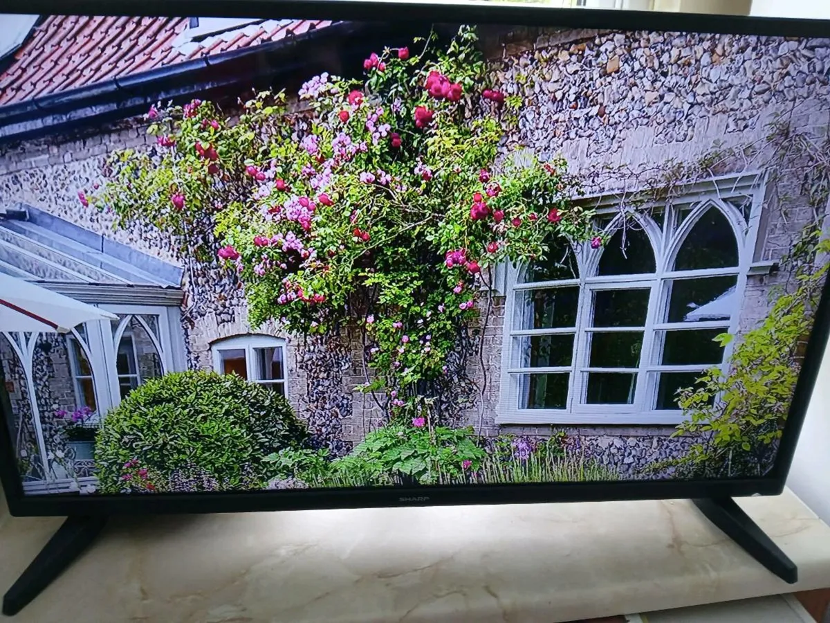 Sharp 32inch Smart hdmi tv - Image 1