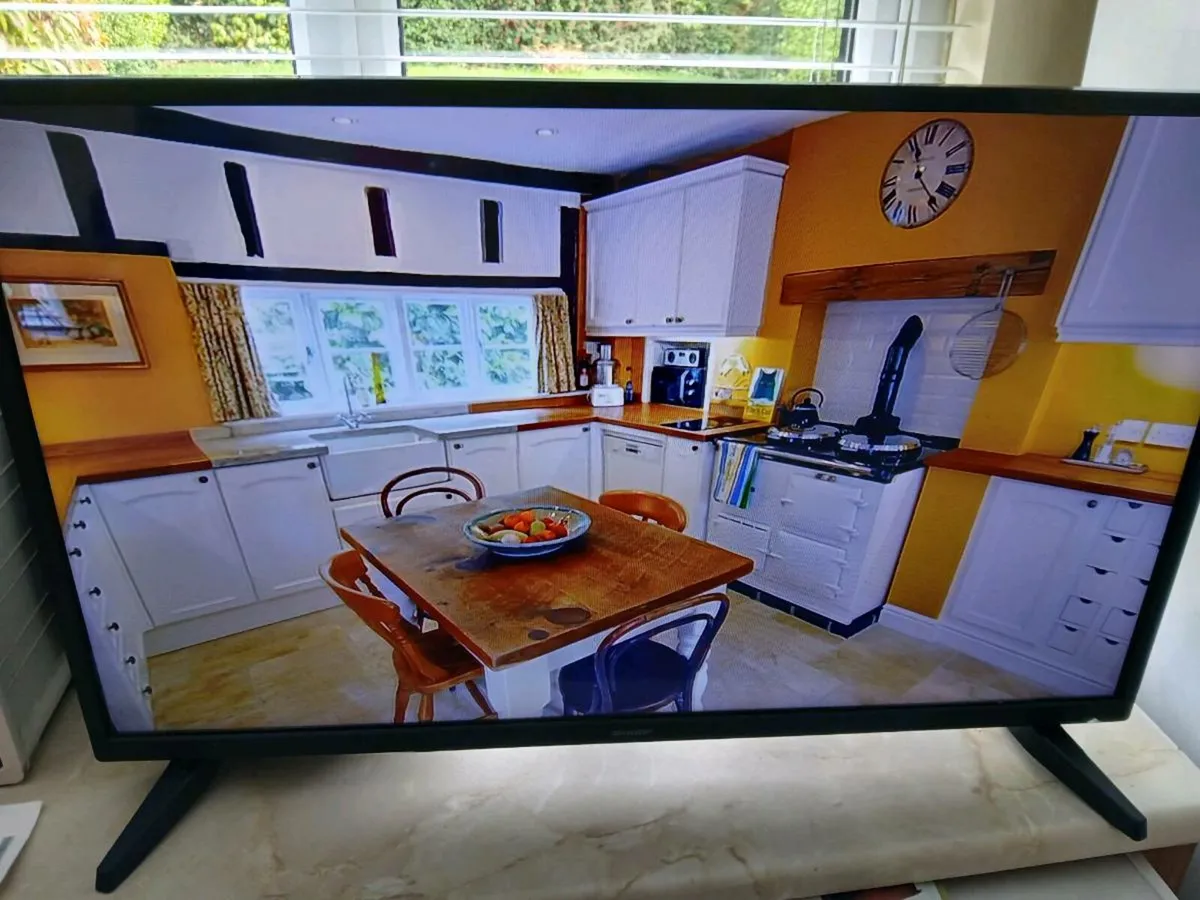 Sharp 32inch Smart hdmi tv - Image 4
