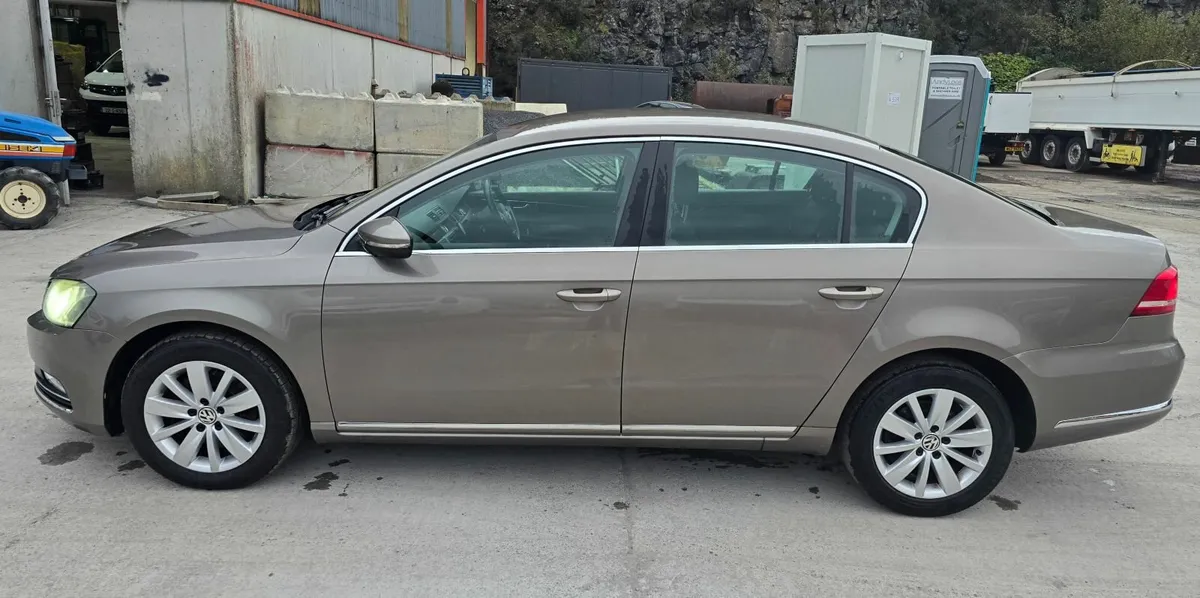 Volkswagen Passat 2012 - Image 4