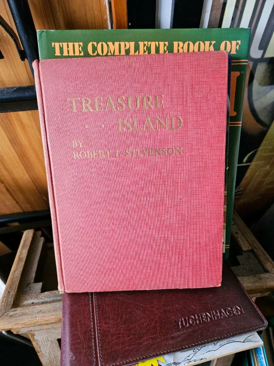 Vintage Treasure Island Annual - Image 1