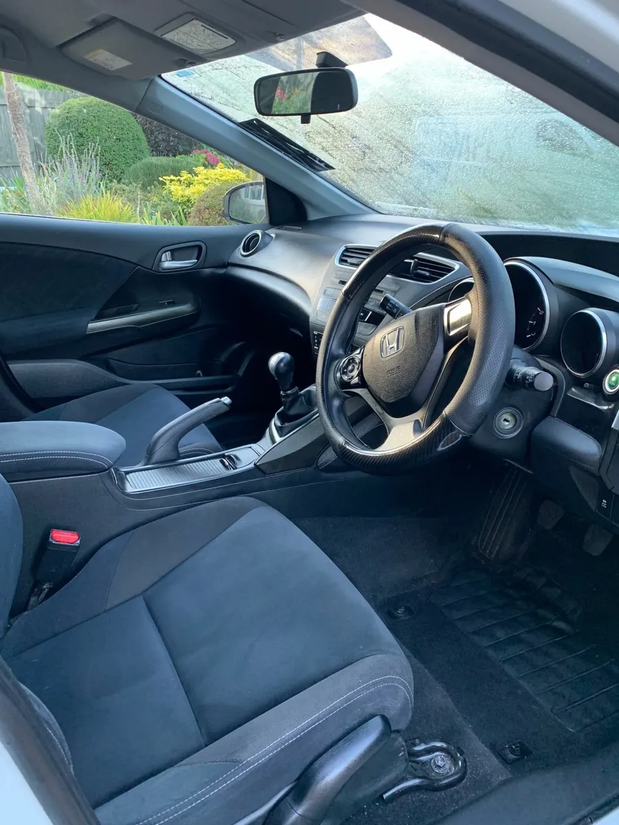 Honda Civic 2014 - Image 2