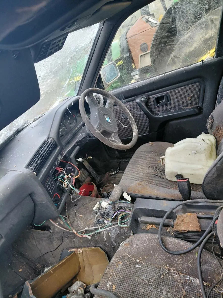 Bmw e30 320i - Image 2