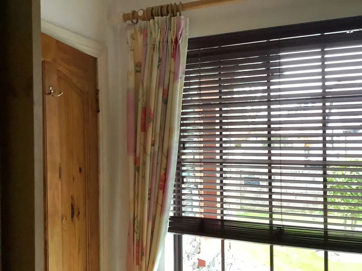 Curtains and pole - Image 2