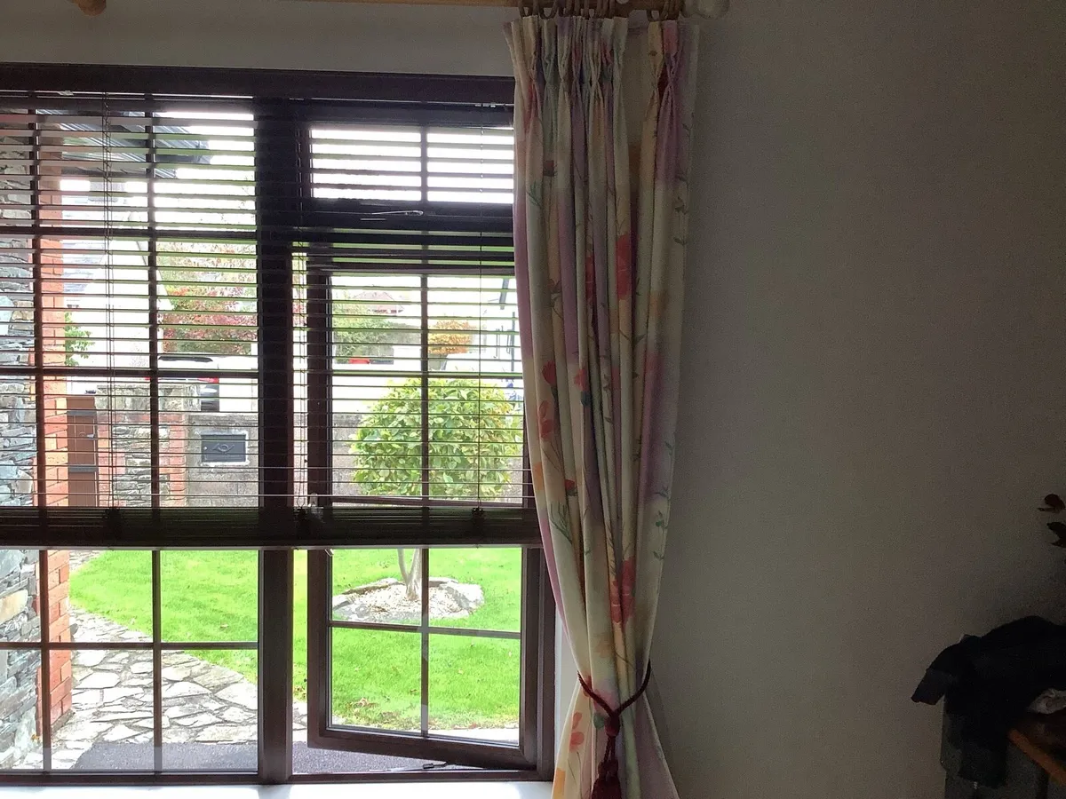 Curtains and pole - Image 3