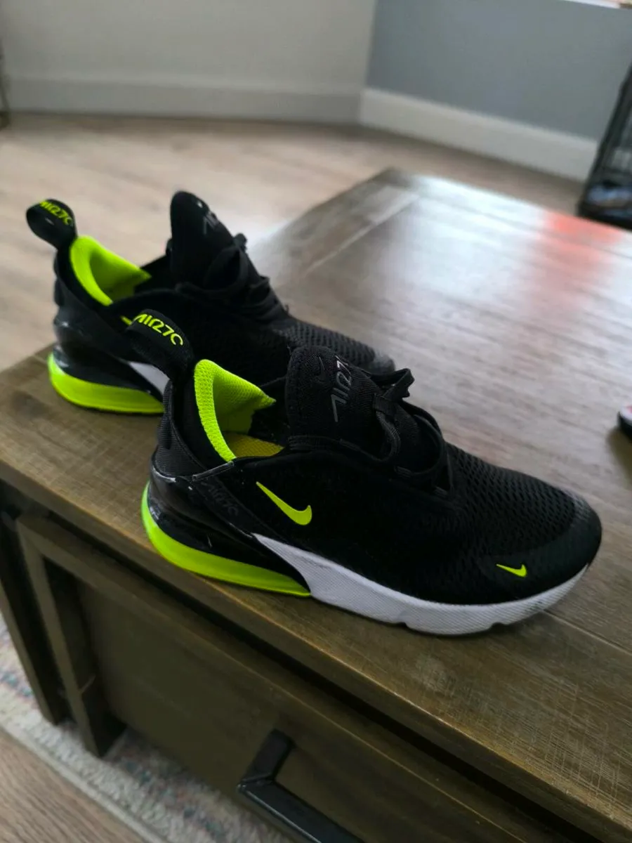 Junior Nike 270 Runners - Image 1