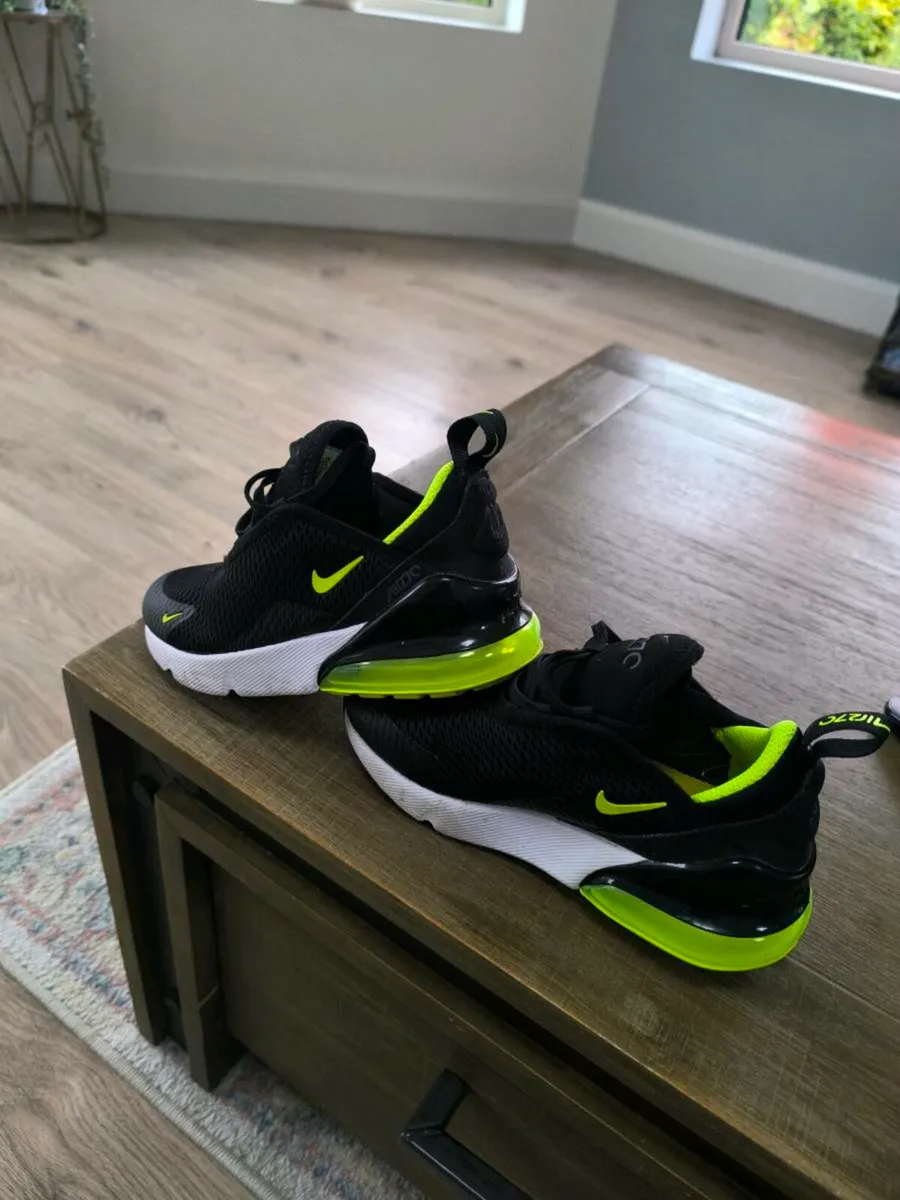 Junior Nike 270 Runners - Image 2