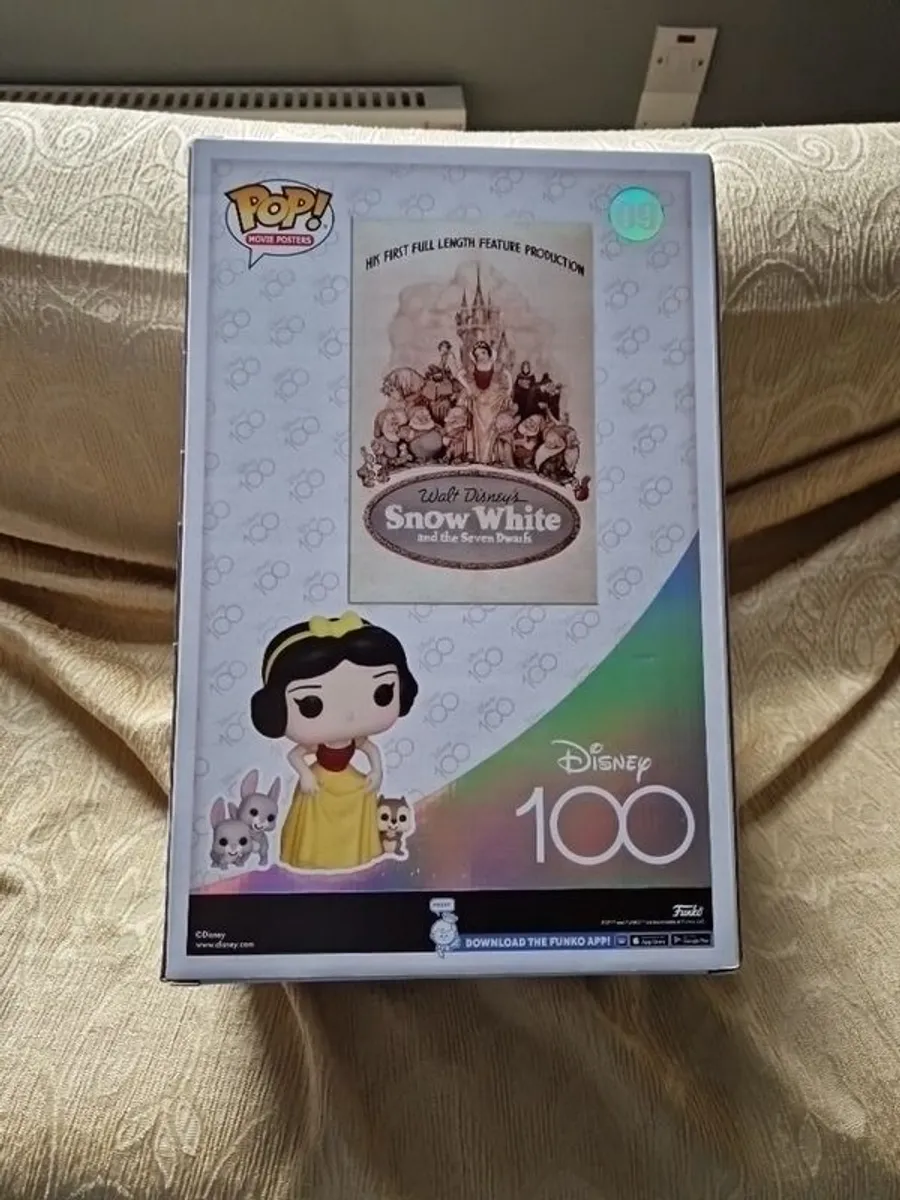 Funko POP  09 Dysney 100  Anniversary Snow white & Woodland creatures - Image 4