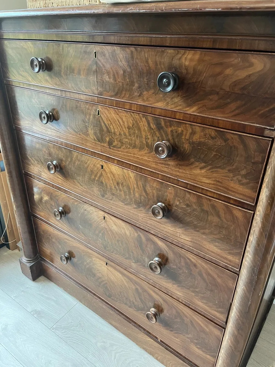 Beautiful Antique Mahogany Chest of Drawers - Image 2